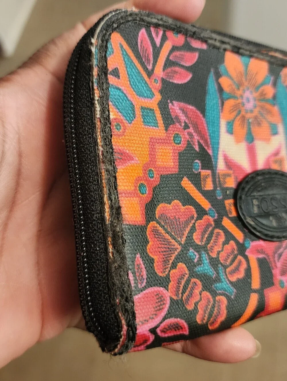 Fossil Key-Per Floral Print Coated Canvas Wristlet Wallet (Peeling, Fair Cond)